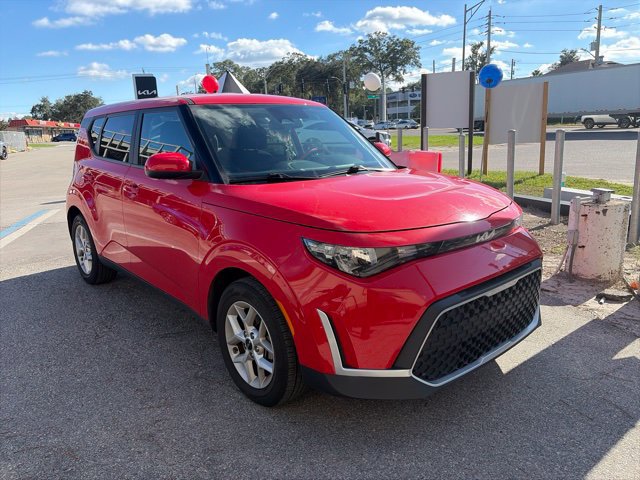 Used 2023 Kia Soul LX w/ LX Technology Package FWD image 1