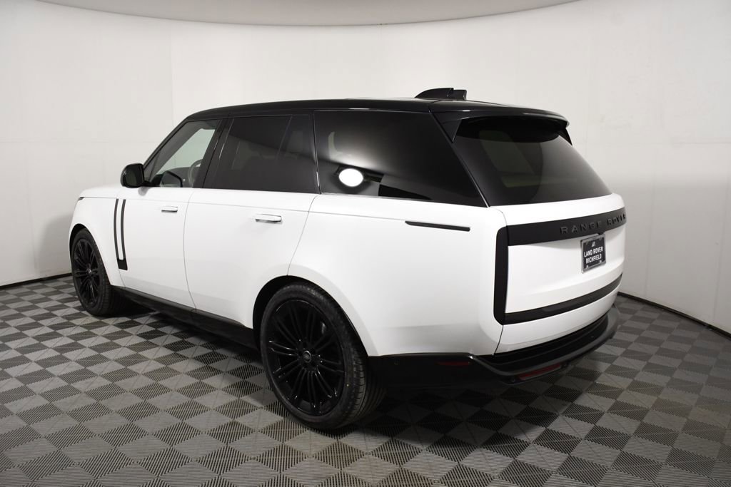 Used 2024 Land Rover Range Rover SE image 3