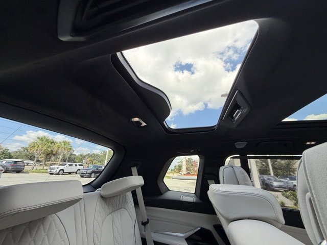 Used 2025 BMW X7 M60i image 28