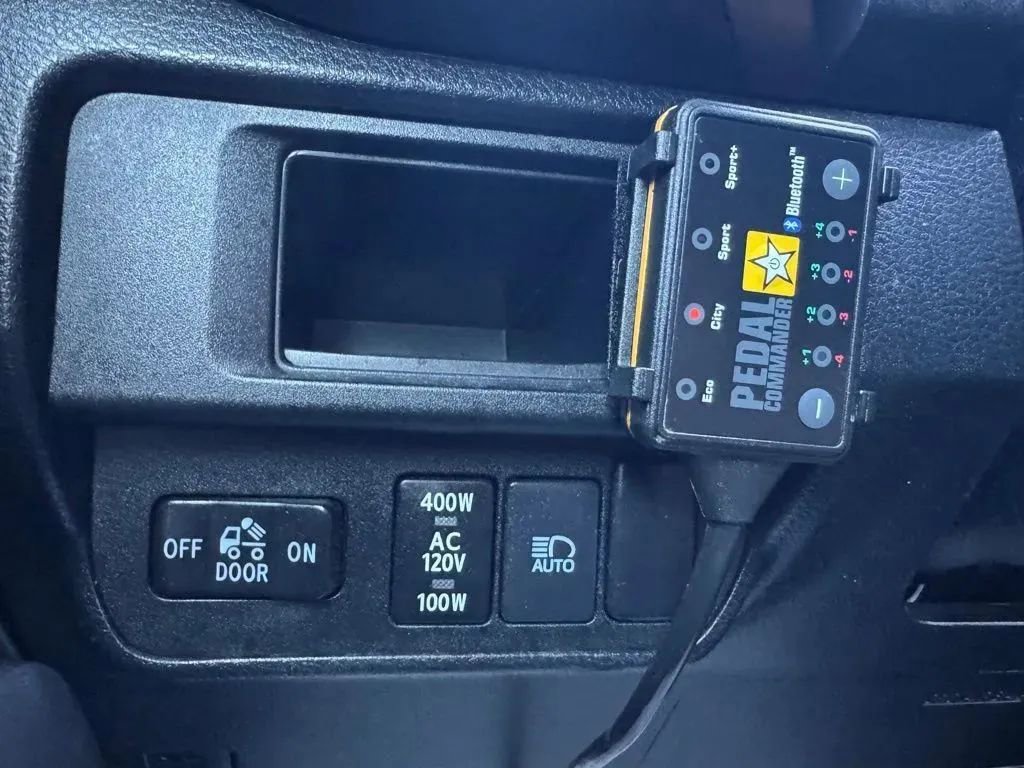 Used 2018 Toyota Tacoma TRD Off-Road w/ Technology Package image 22