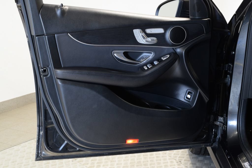 Used 2021 Mercedes-Benz GLC 300 4MATIC image 13
