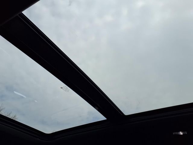 Used 2024 Cadillac XT4 Luxury w/ Cold Weather Package image 8