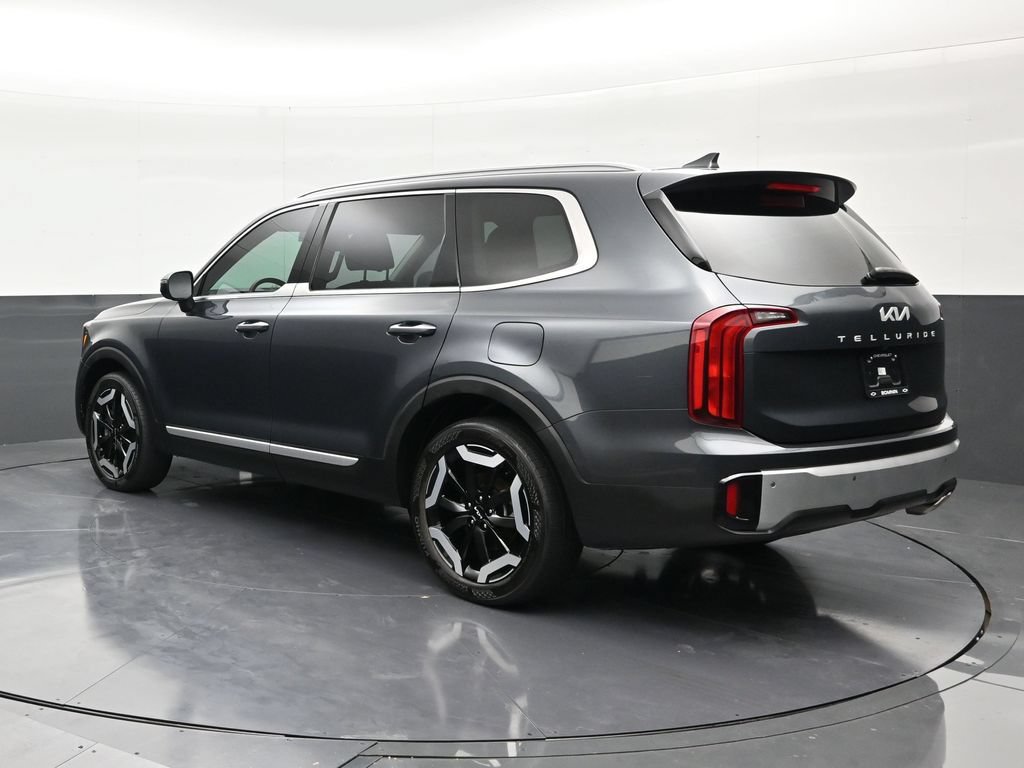 Used 2024 Kia Telluride S FWD image 3