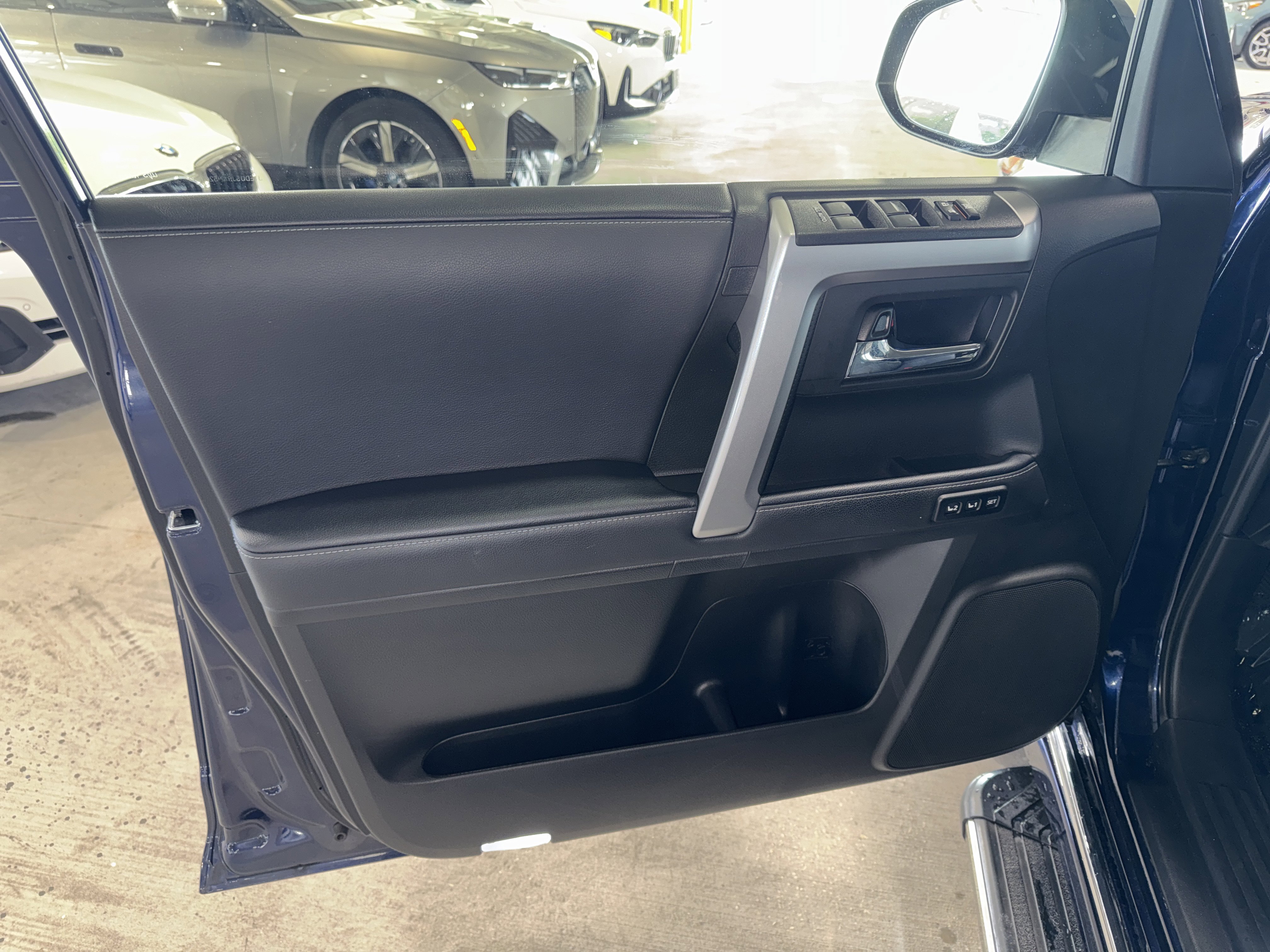 Used 2022 Toyota 4Runner Limited RWD image 16