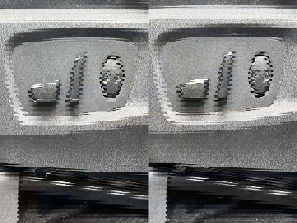 Used 2022 Nissan Pathfinder Platinum w/ Cargo Package image 16