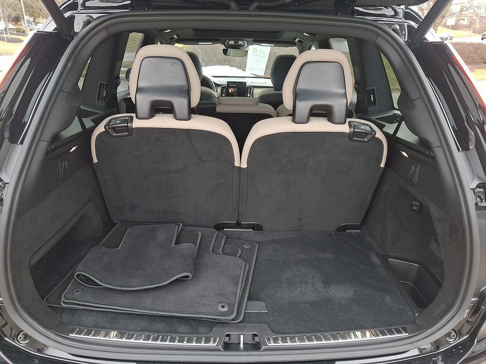 Certified 2025 Volvo XC90 B6 Plus image 30