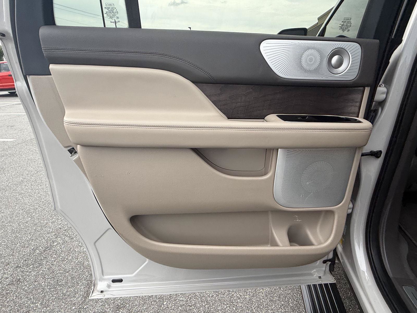 Used 2022 Lincoln Navigator L Reserve RWD image 23