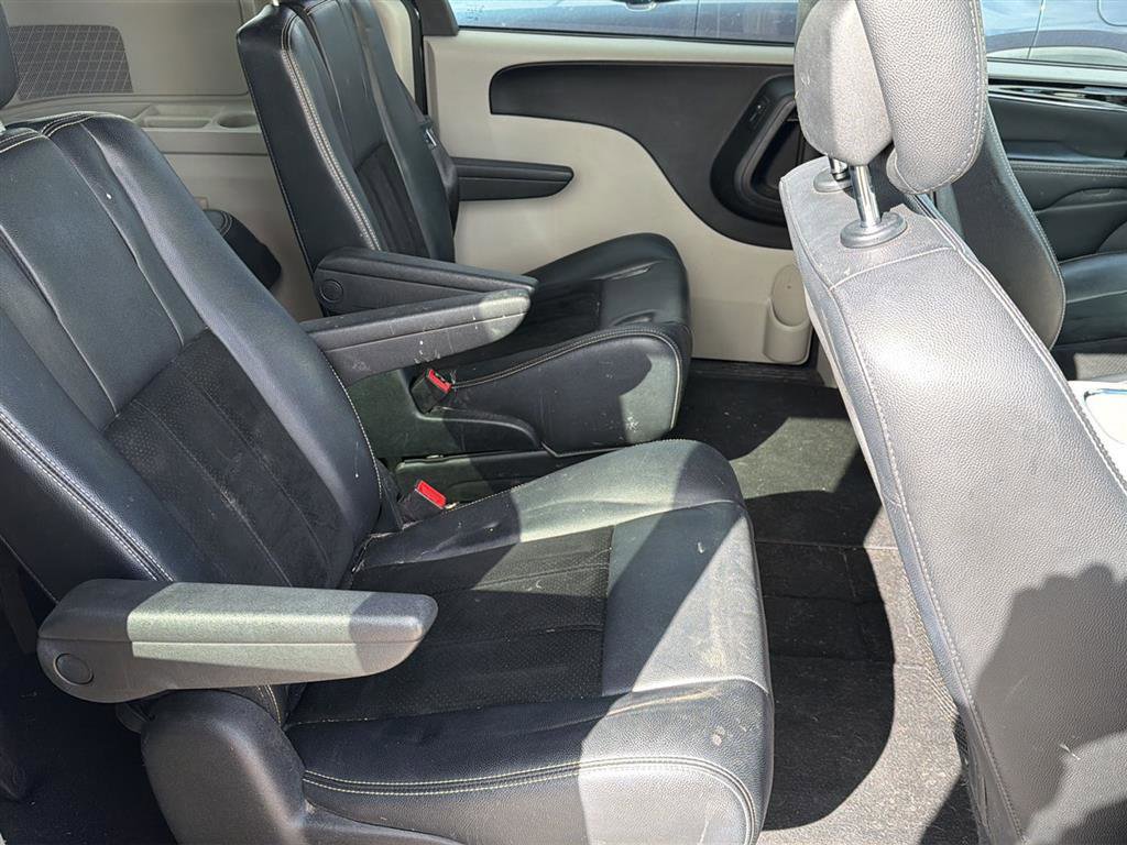 Used 2017 Dodge Grand Caravan SXT image 16