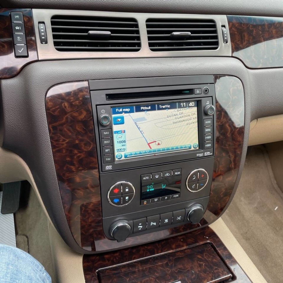 Used 2011 GMC Yukon XL Denali AWD/4WD image 21