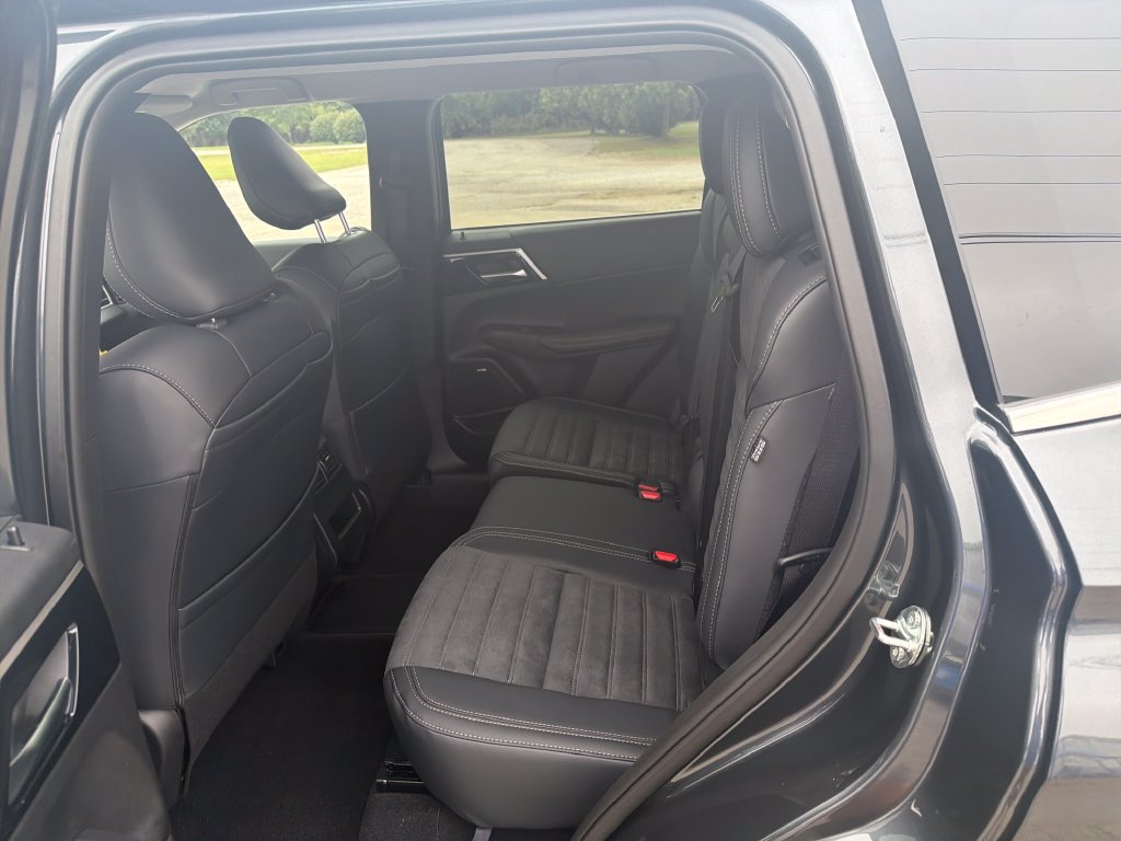 New 2026 Mitsubishi Outlander SE AWD/4WD image 14