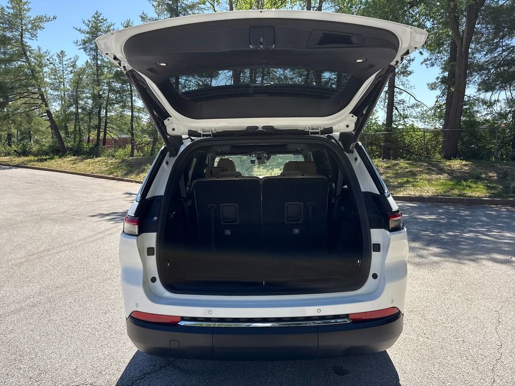 Used 2024 Jeep Grand Cherokee L Limited w/ Luxury Tech Group II AWD/4WD image 31