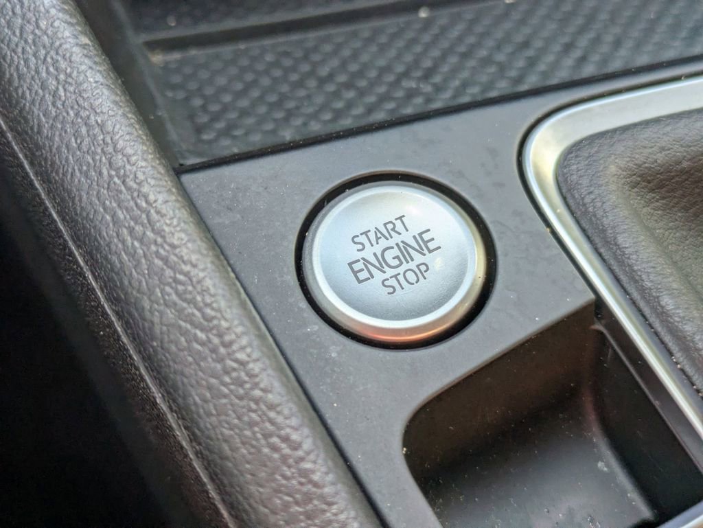 Used 2025 Volkswagen Jetta SE image 24