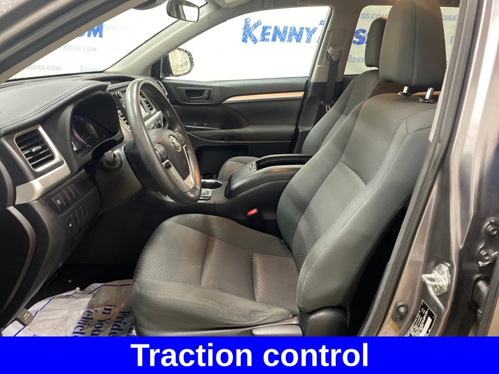 Used 2018 Toyota Highlander LE AWD/4WD image 7