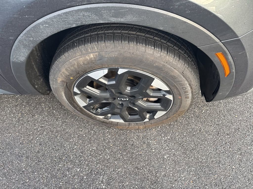 Used 2024 Kia Sorento S image 9