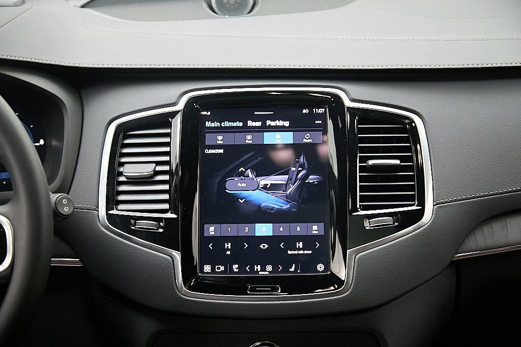 Certified 2024 Volvo XC90 T8 Ultimate w/ Protection Package image 31