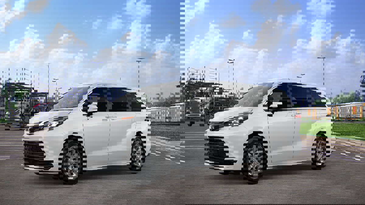 New 2026 Toyota Sienna LE video 2