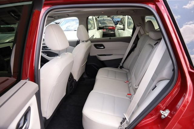 Certified 2024 Nissan Rogue SV w/ SV Premium Package AWD/4WD image 11