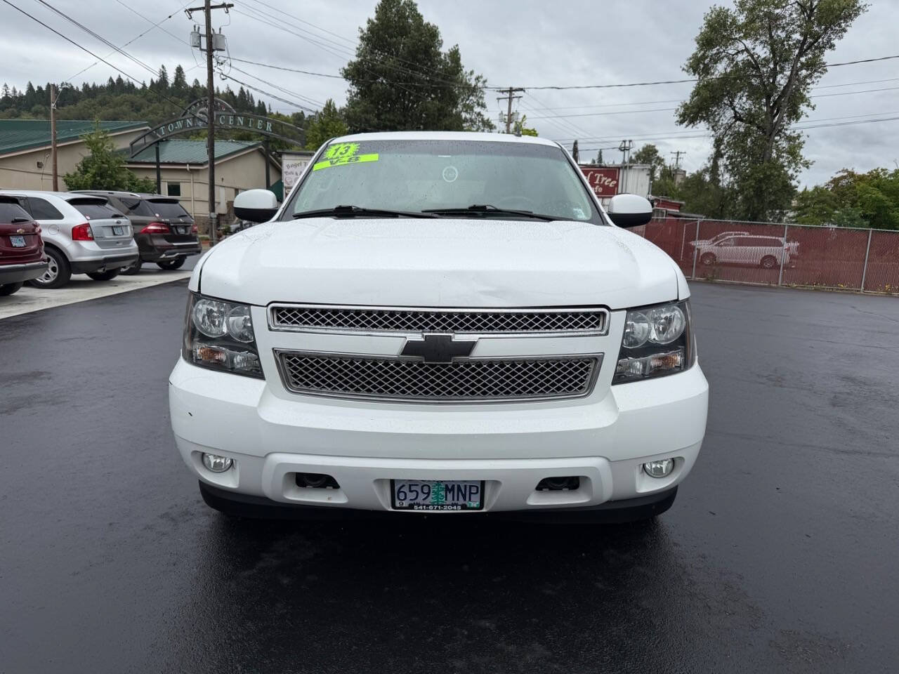 Used 2013 Chevrolet Tahoe LT w/ Luxury Package AWD/4WD image 3
