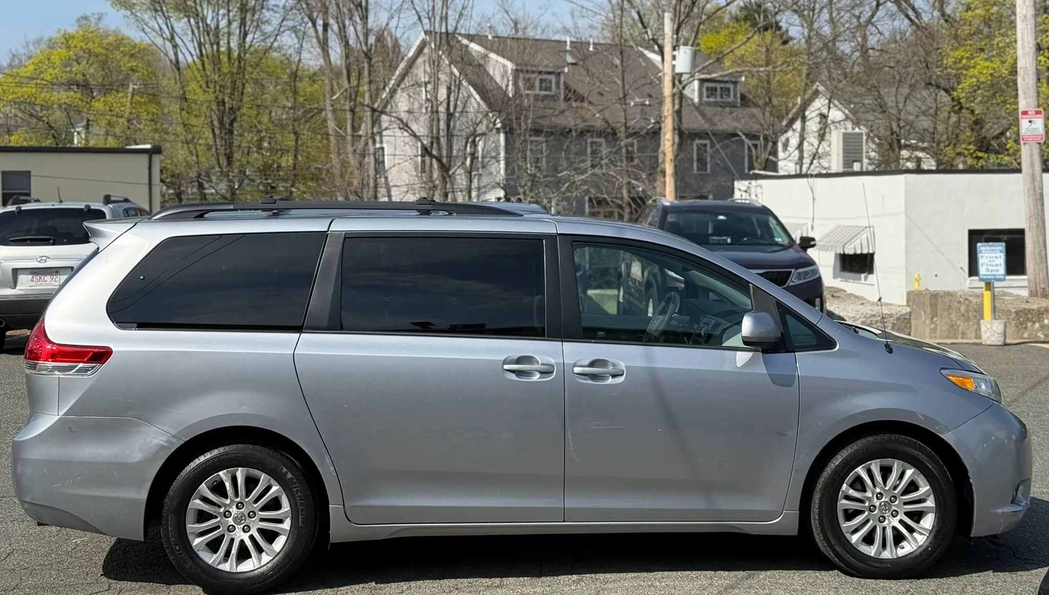 Used 2012 Toyota Sienna XLE FWD image 9