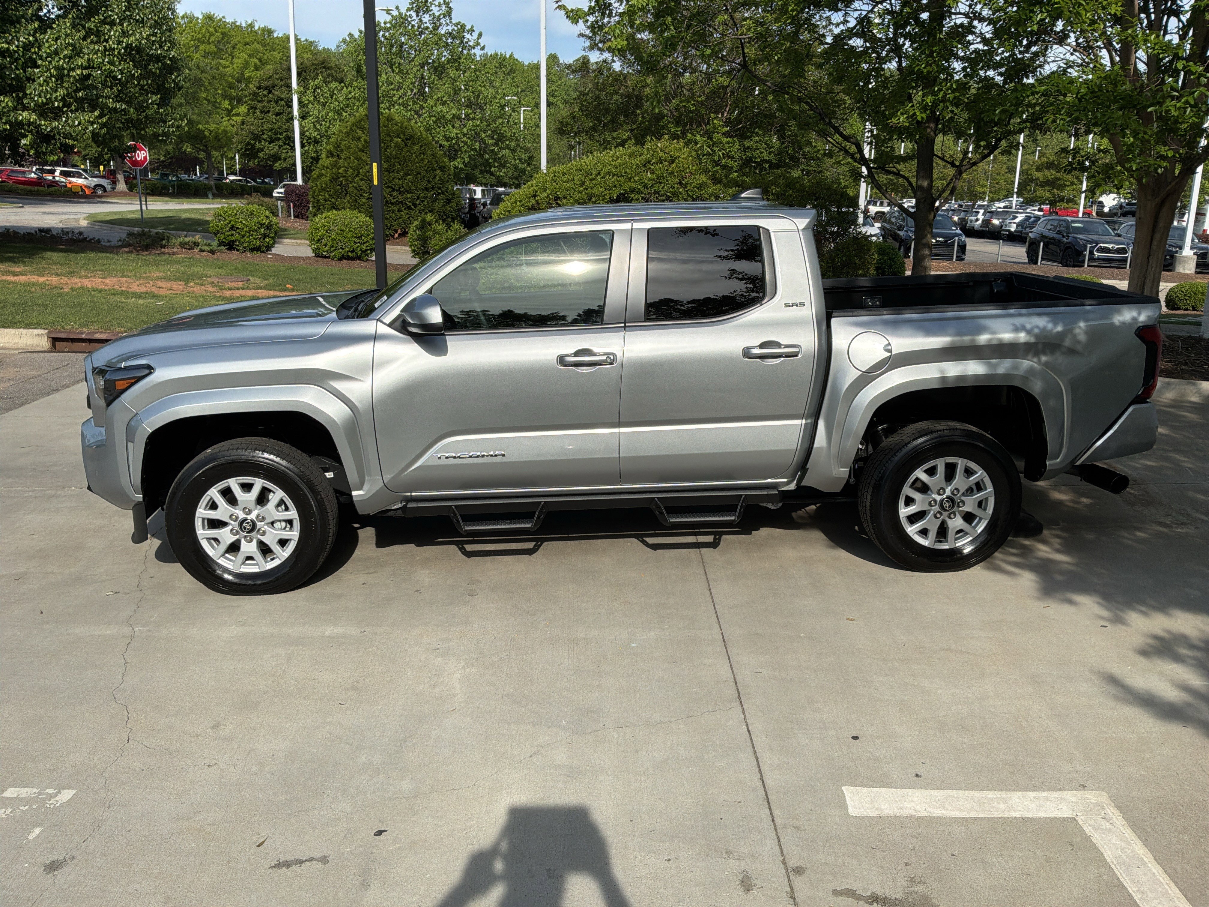 Used 2024 Toyota Tacoma SR5 AWD/4WD image 7
