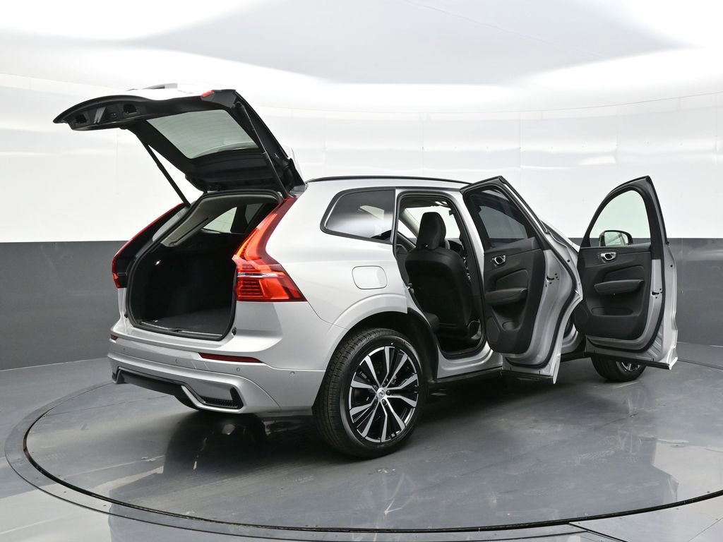 Used 2025 Volvo XC60 B5 Plus w/ Climate Package image 39