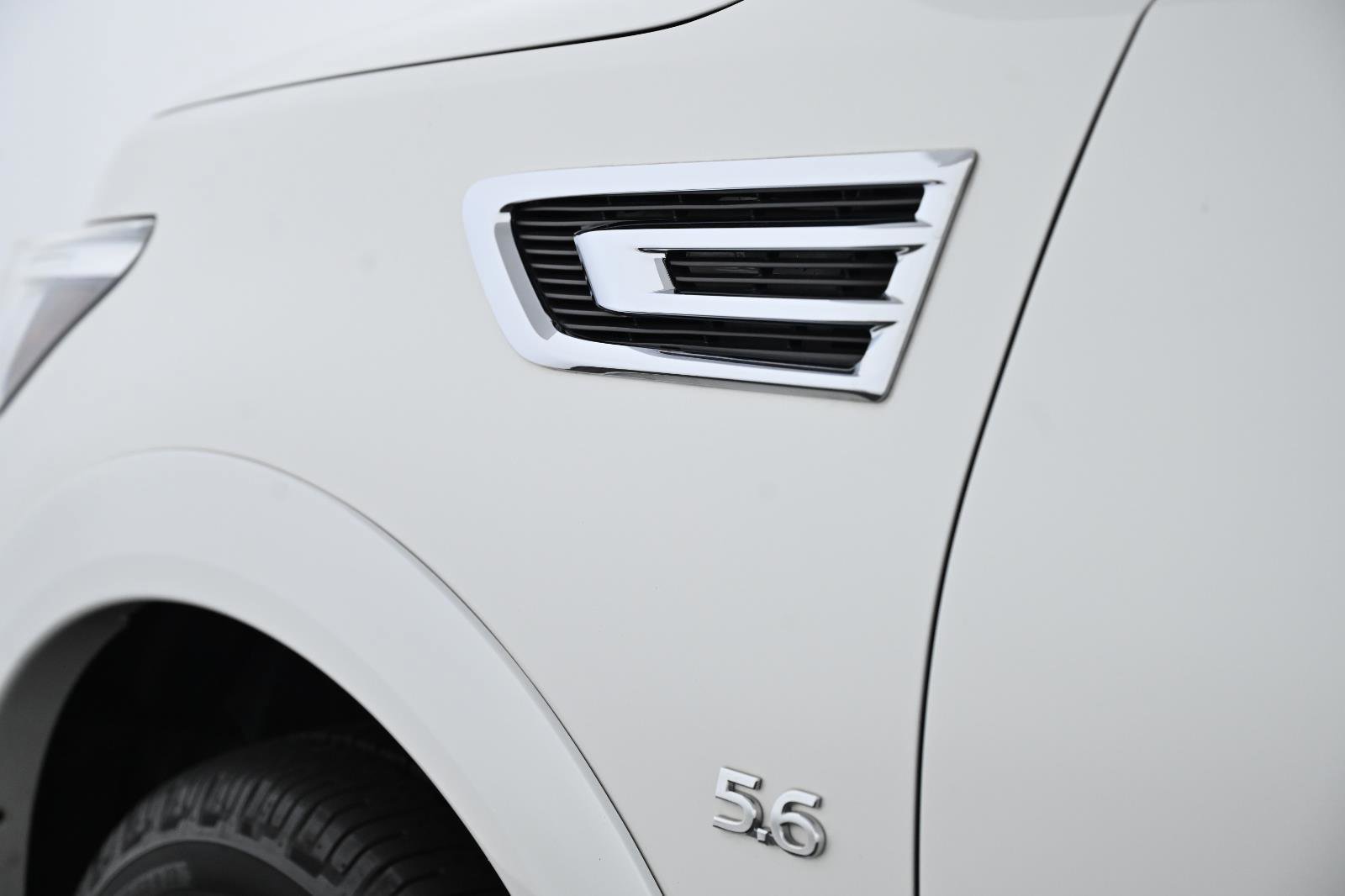 Used 2018 INFINITI QX80 4WD w/ Driver Assistance Package image 10