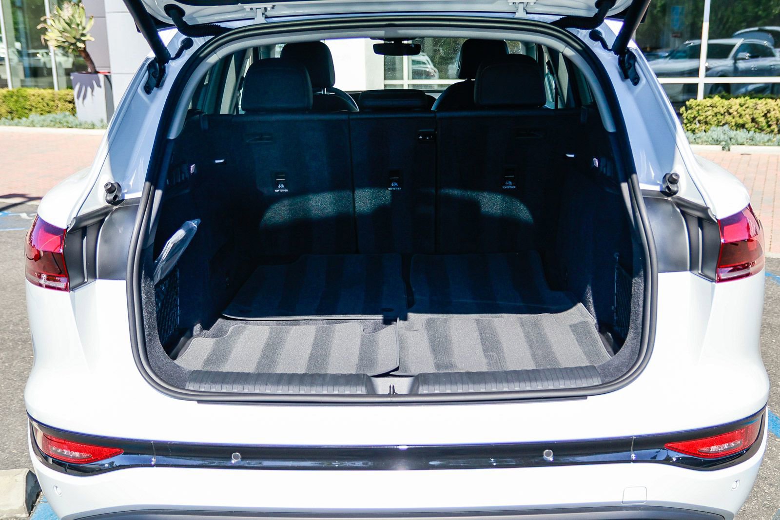 Certified 2025 Audi Q6 e-tron Premium w/ Convenience Package image 29