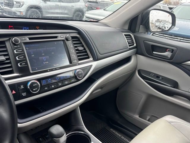 Used 2019 Toyota Highlander XLE image 30