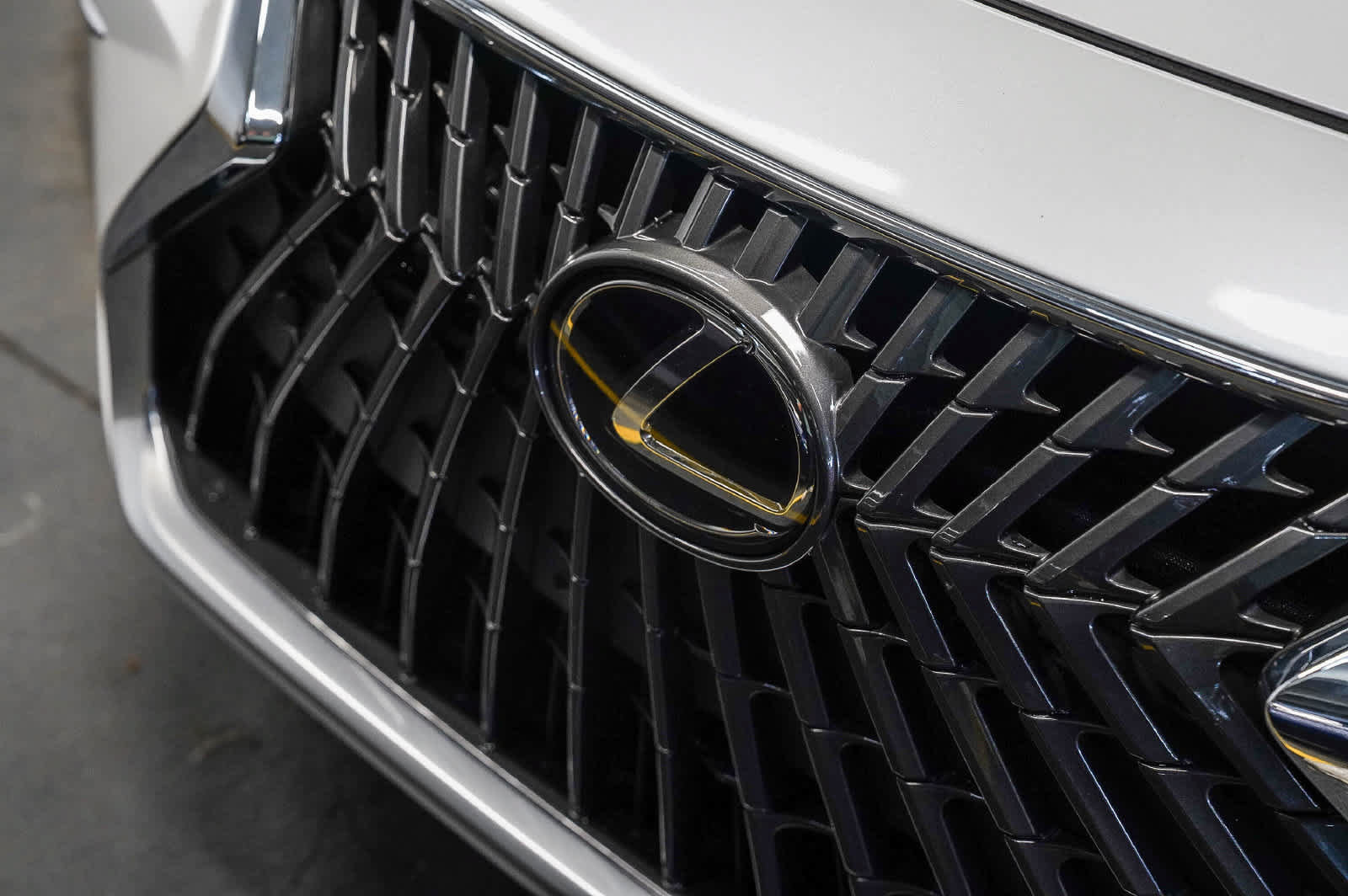 Used 2025 Lexus ES 300h w/ Premium Package FWD image 8