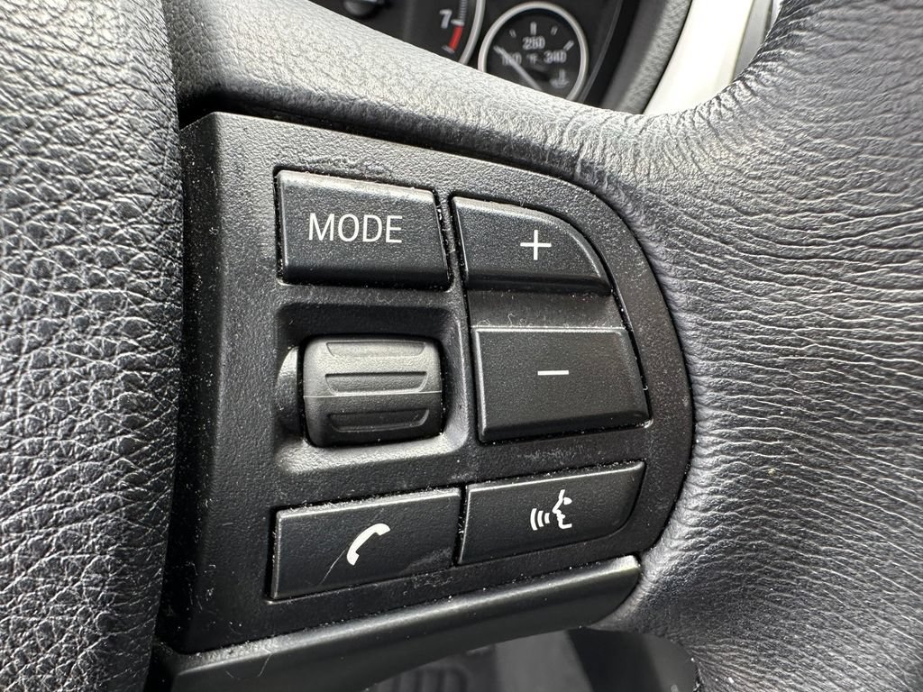 Used 2018 BMW 320i Sedan RWD image 21