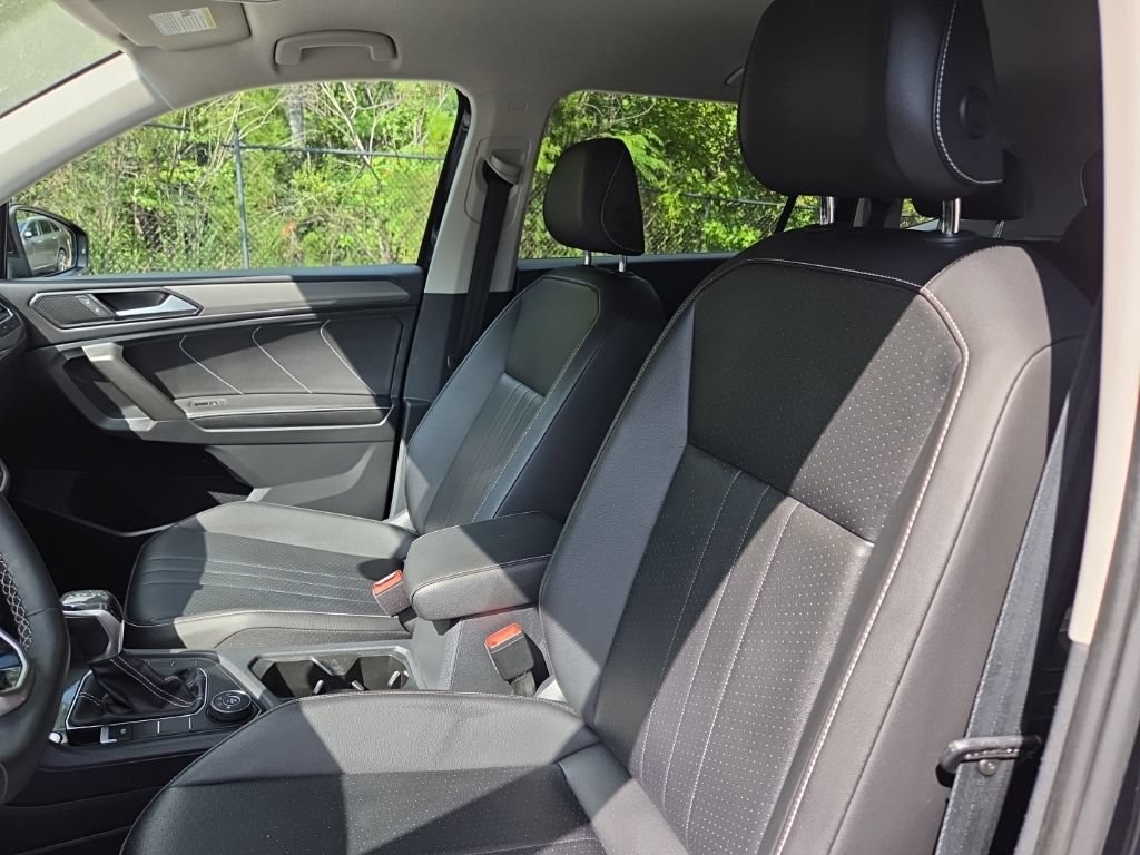 Used 2022 Volkswagen Tiguan SE AWD/4WD image 17