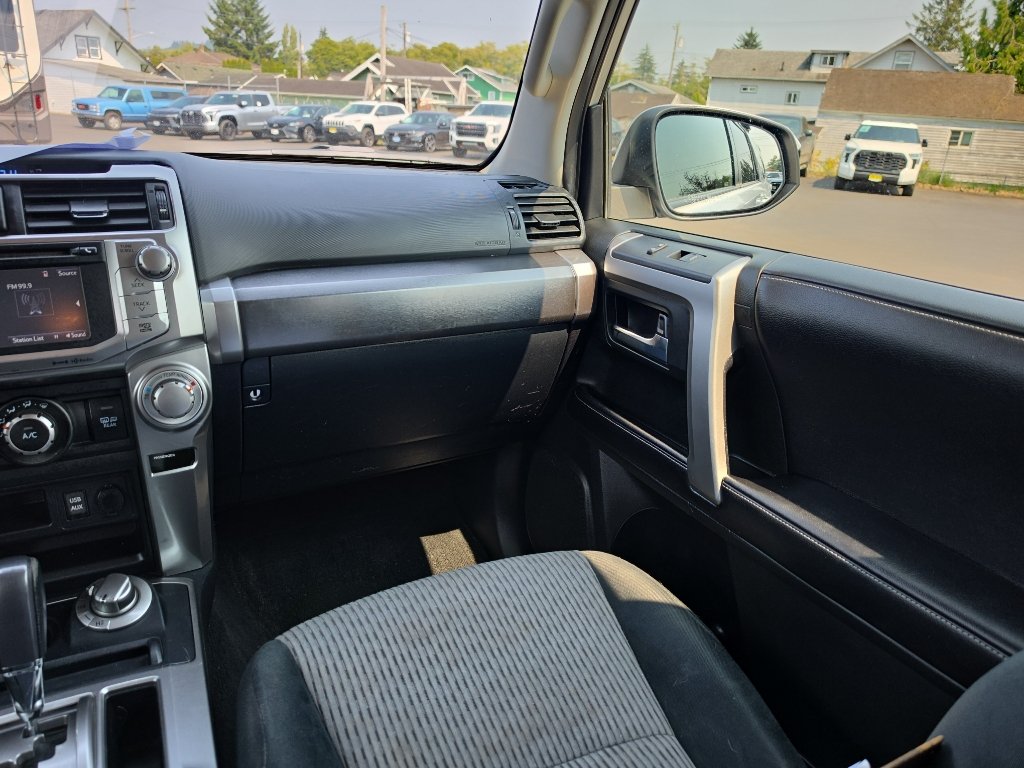 Used 2016 Toyota 4Runner SR5 AWD/4WD image 24