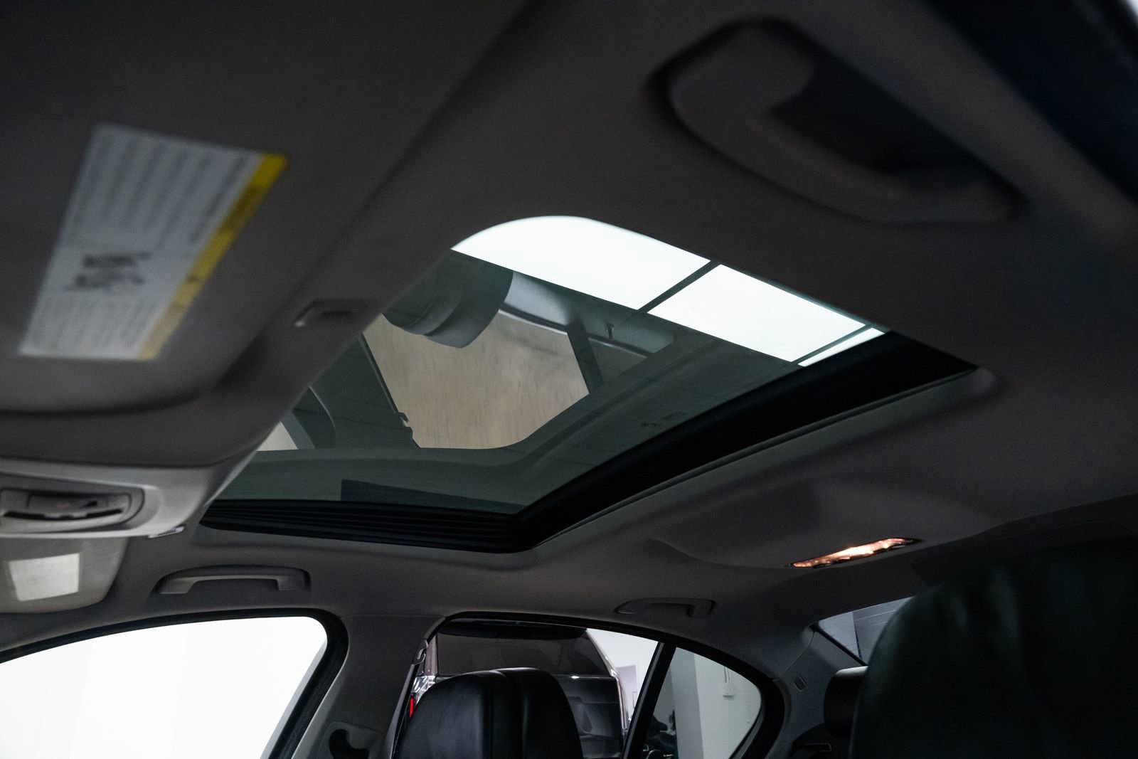 Used 2015 BMW 550i xDrive Sedan image 16