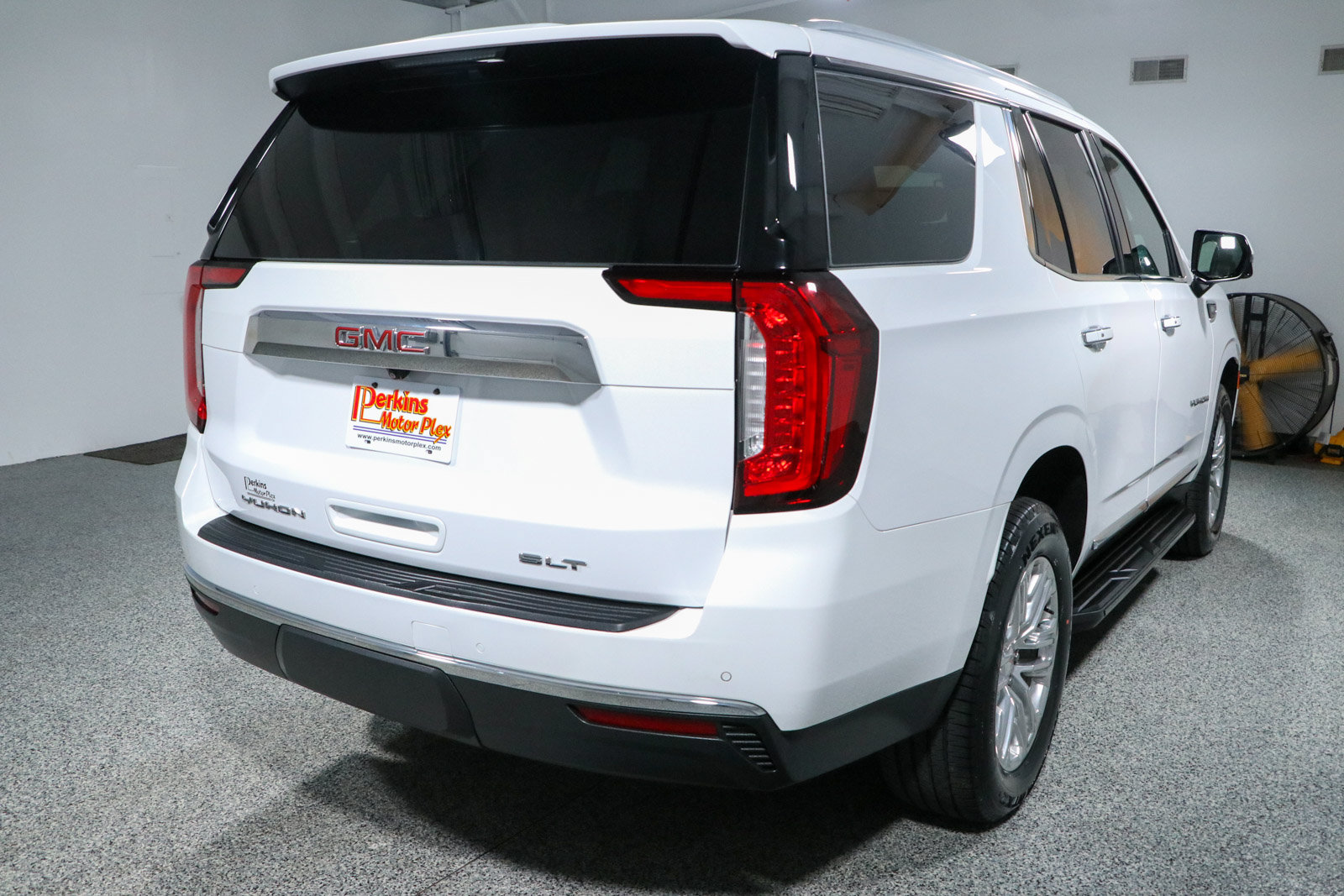 Used 2022 GMC Yukon SLT w/ SLT Premium Package AWD/4WD image 7