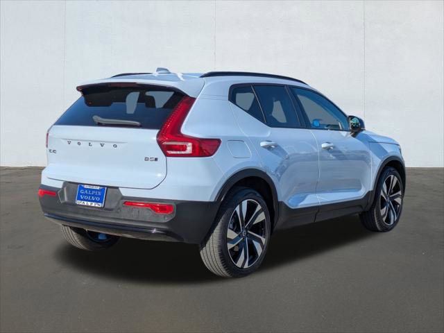 Used 2025 Volvo XC40 B5 Ultra w/ Climate Package image 5