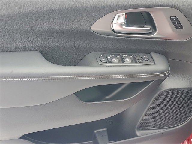 New 2026 Chrysler Pacifica Select image 15