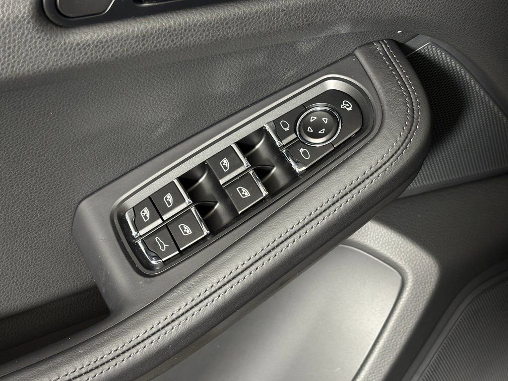 Used 2026 Porsche Macan S AWD/4WD image 15