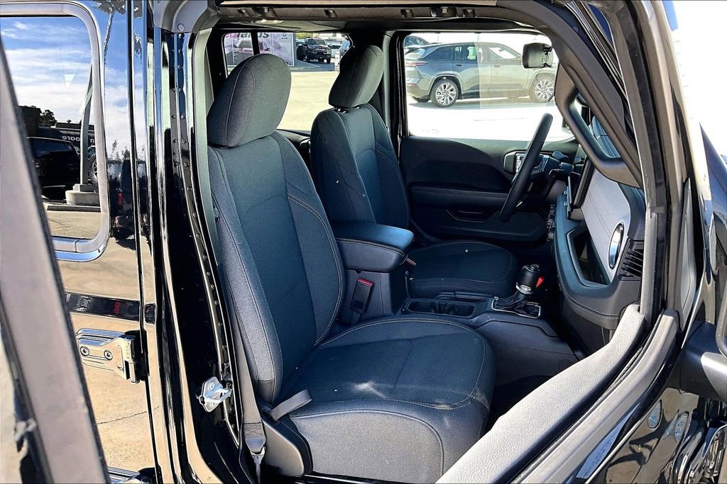 Certified 2025 Jeep Wrangler Unlimited Sahara w/ Safety Group AWD/4WD image 16
