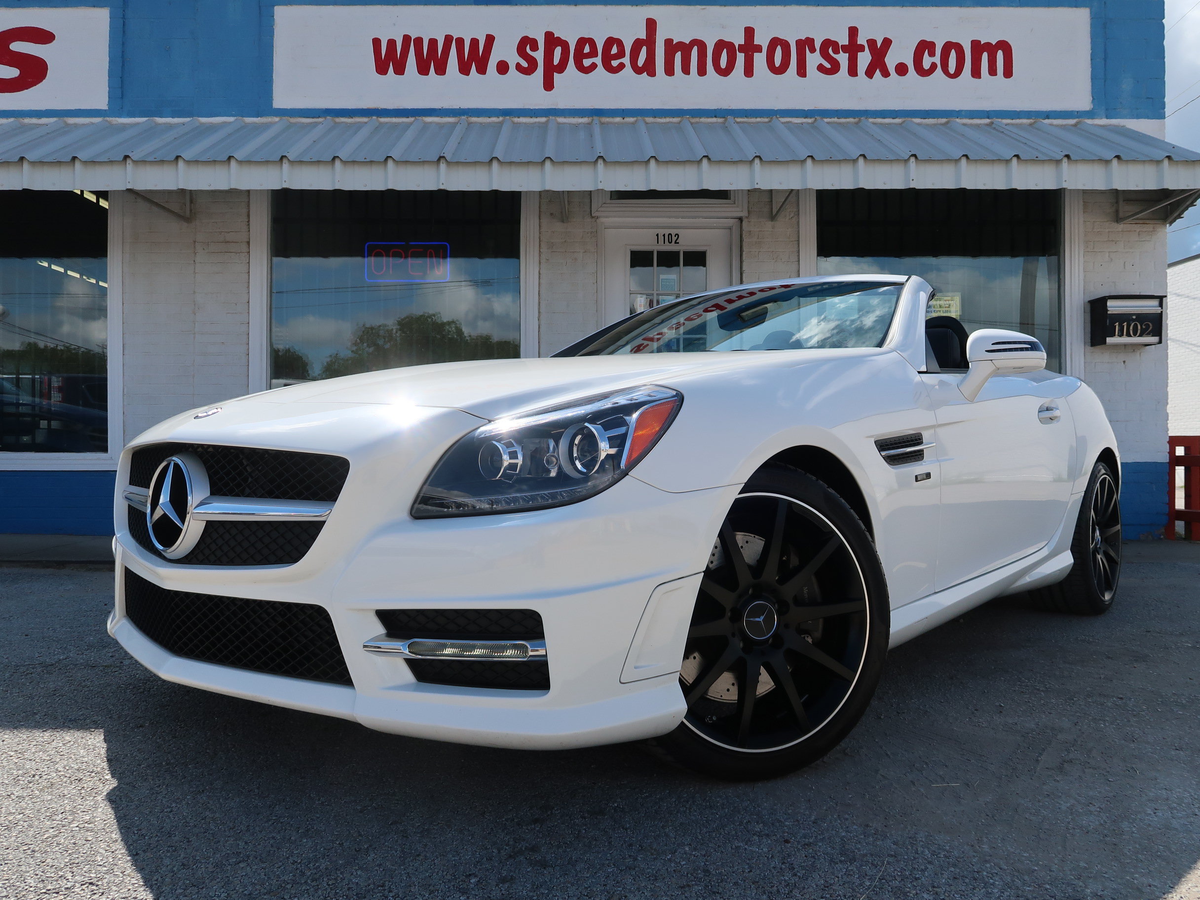 Used 2015 Mercedes-Benz SLK 250 image 1
