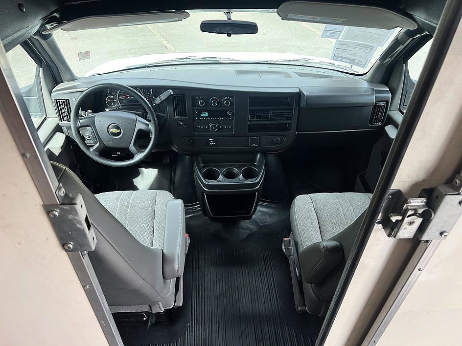 Used 2015 Chevrolet Express 3500 Extended image 14