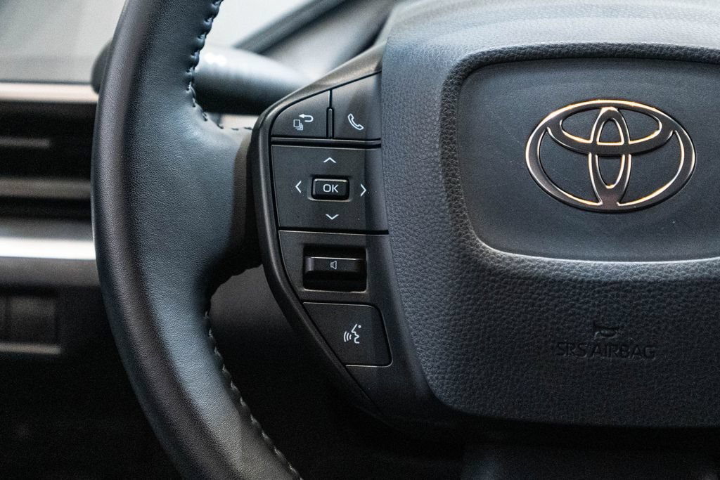 Used 2025 Toyota Prius LE FWD image 18