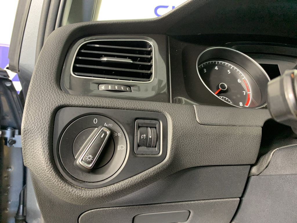 Used 2021 Volkswagen Golf 4-Door FWD image 17