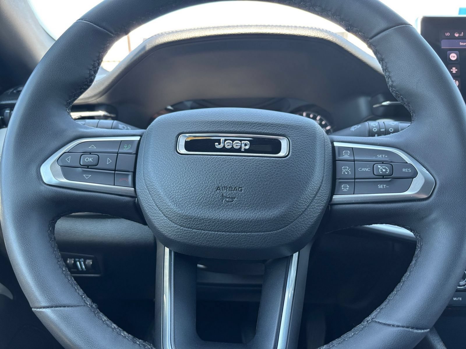 Used 2025 Jeep Compass Limited AWD/4WD image 24