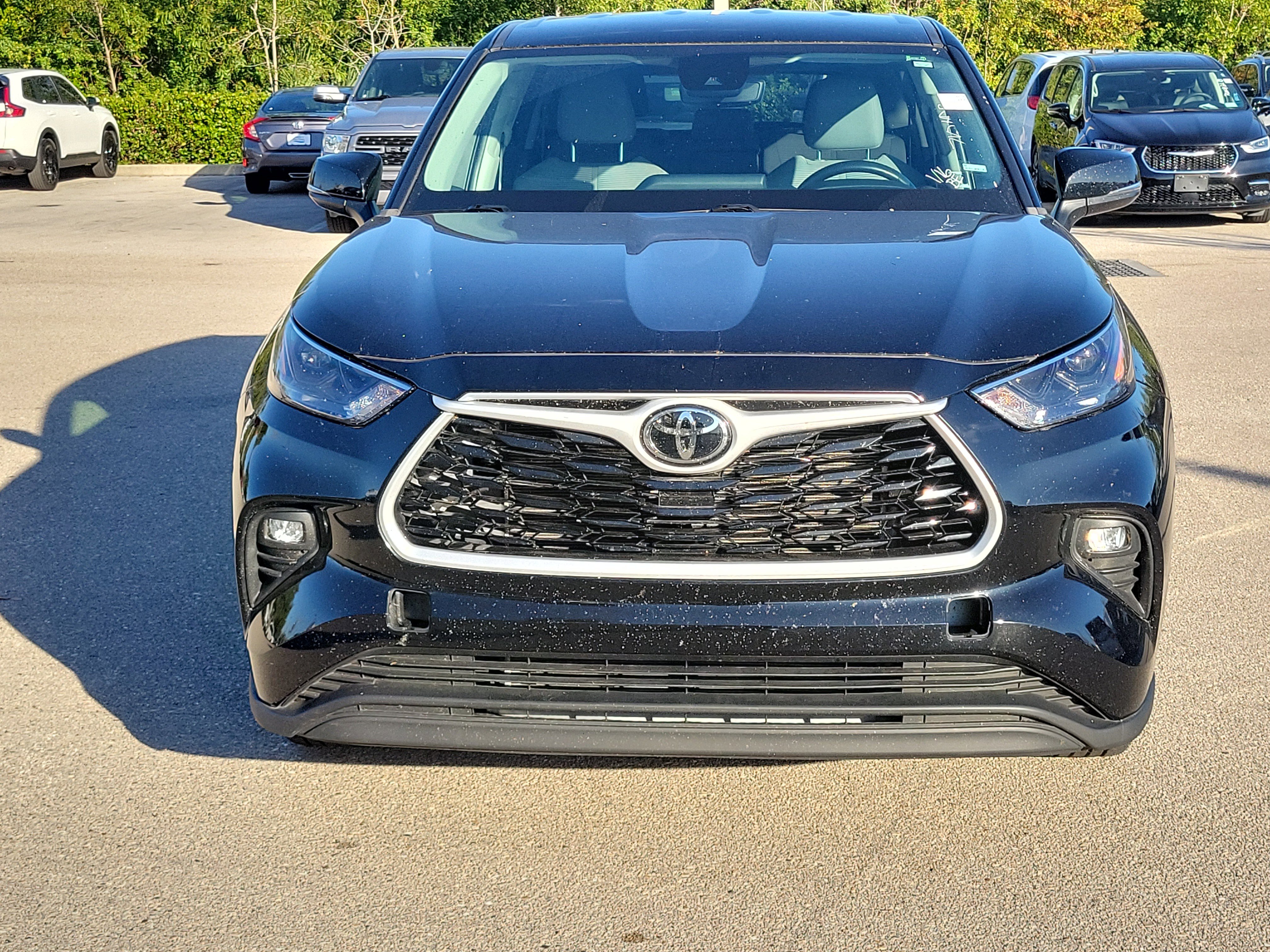 Used 2023 Toyota Highlander LE image 2