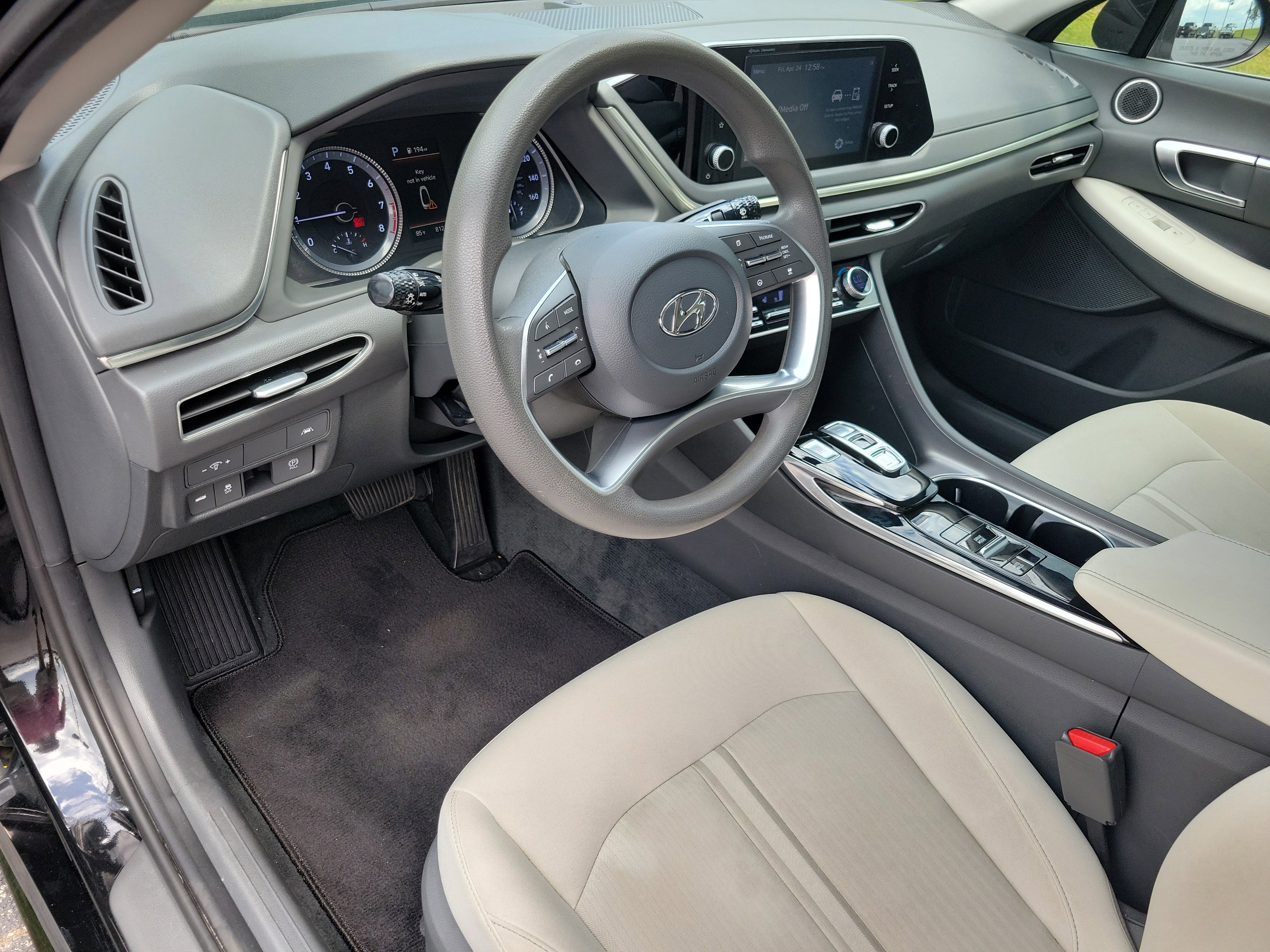 Used 2021 Hyundai Sonata SEL w/ Preferred Accessory Package FWD image 3