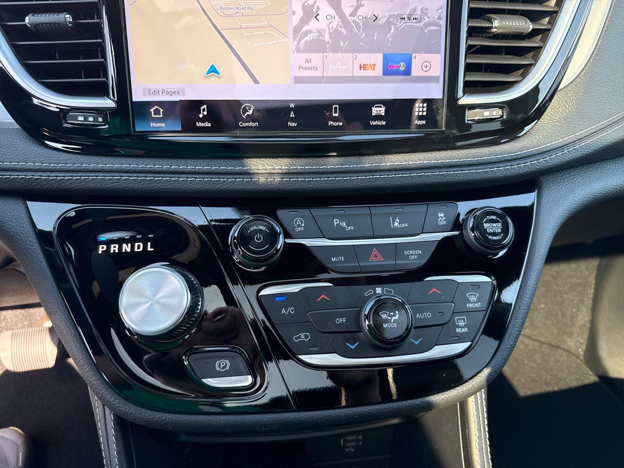 New 2026 Chrysler Pacifica Limited w/ S Appearance Package FWD image 27