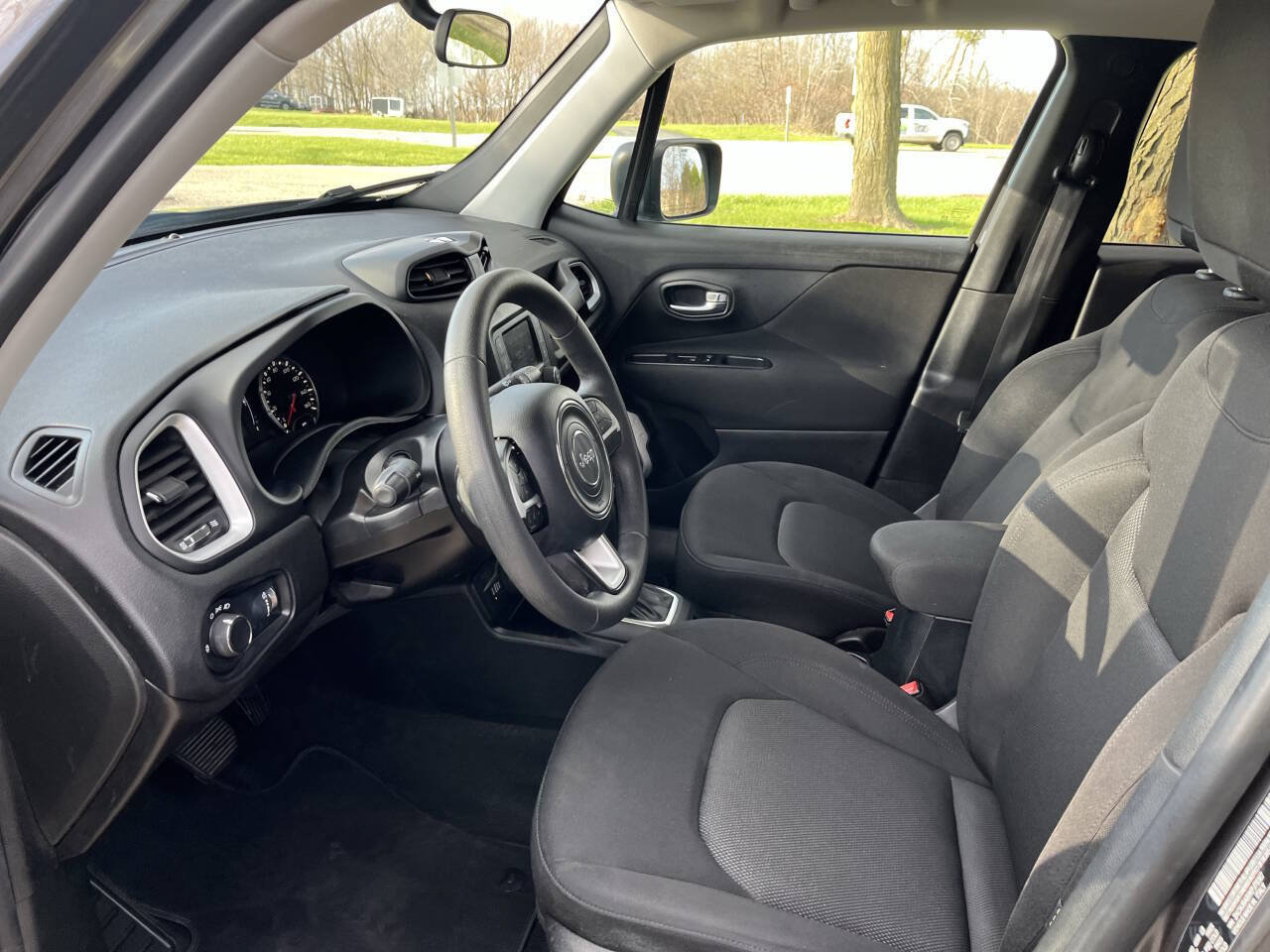 Used 2019 Jeep Renegade Sport w/ Sport Appearance Group AWD/4WD image 12
