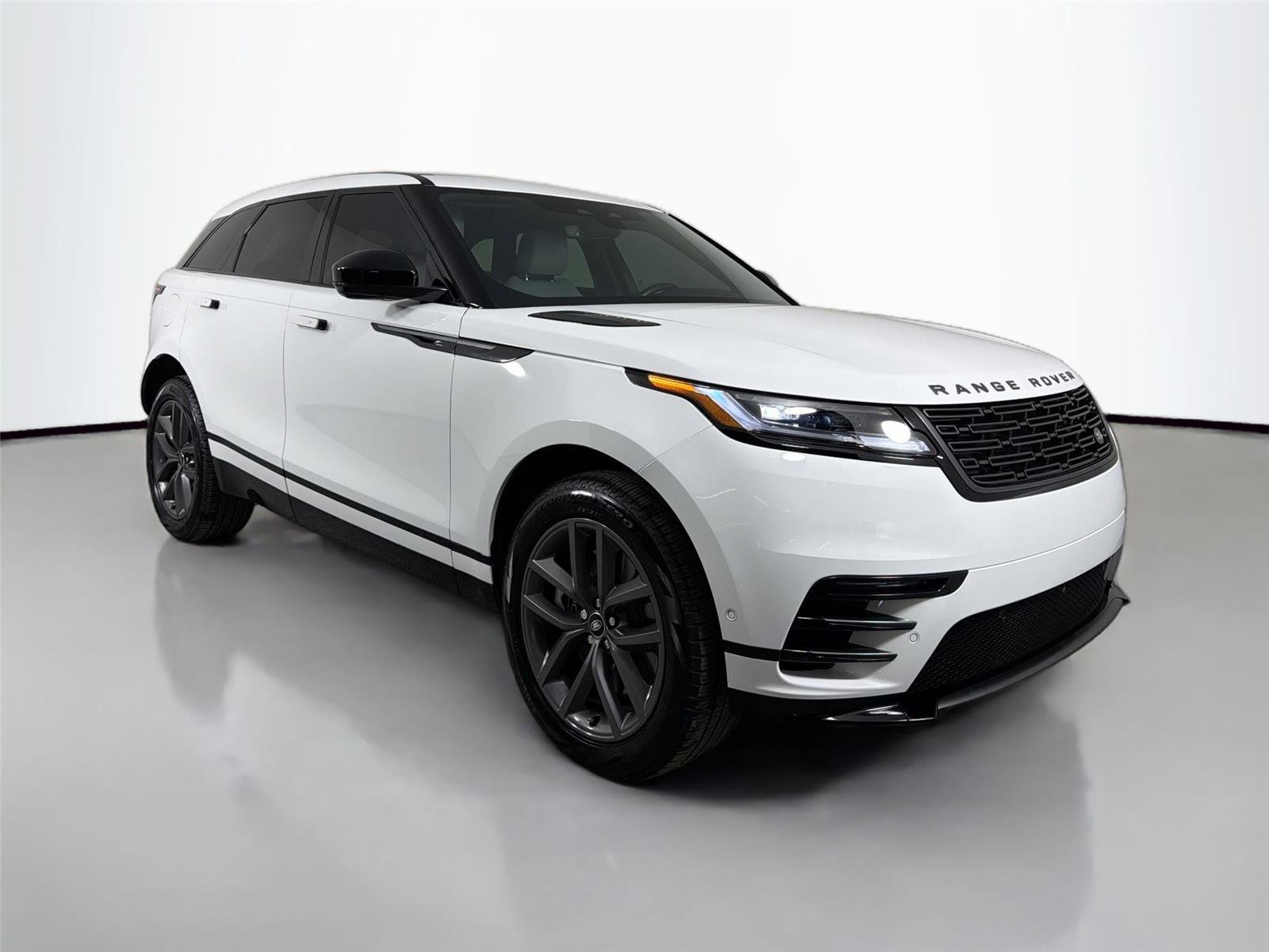 Certified 2026 Land Rover Range Rover Velar Dynamic SE AWD/4WD image 3