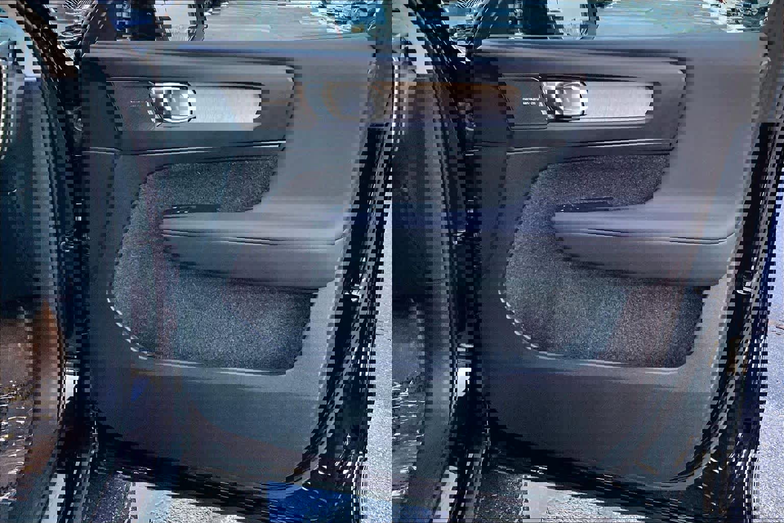 Certified 2024 Volvo XC40 B5 Plus w/ Protection Package Premier image 19