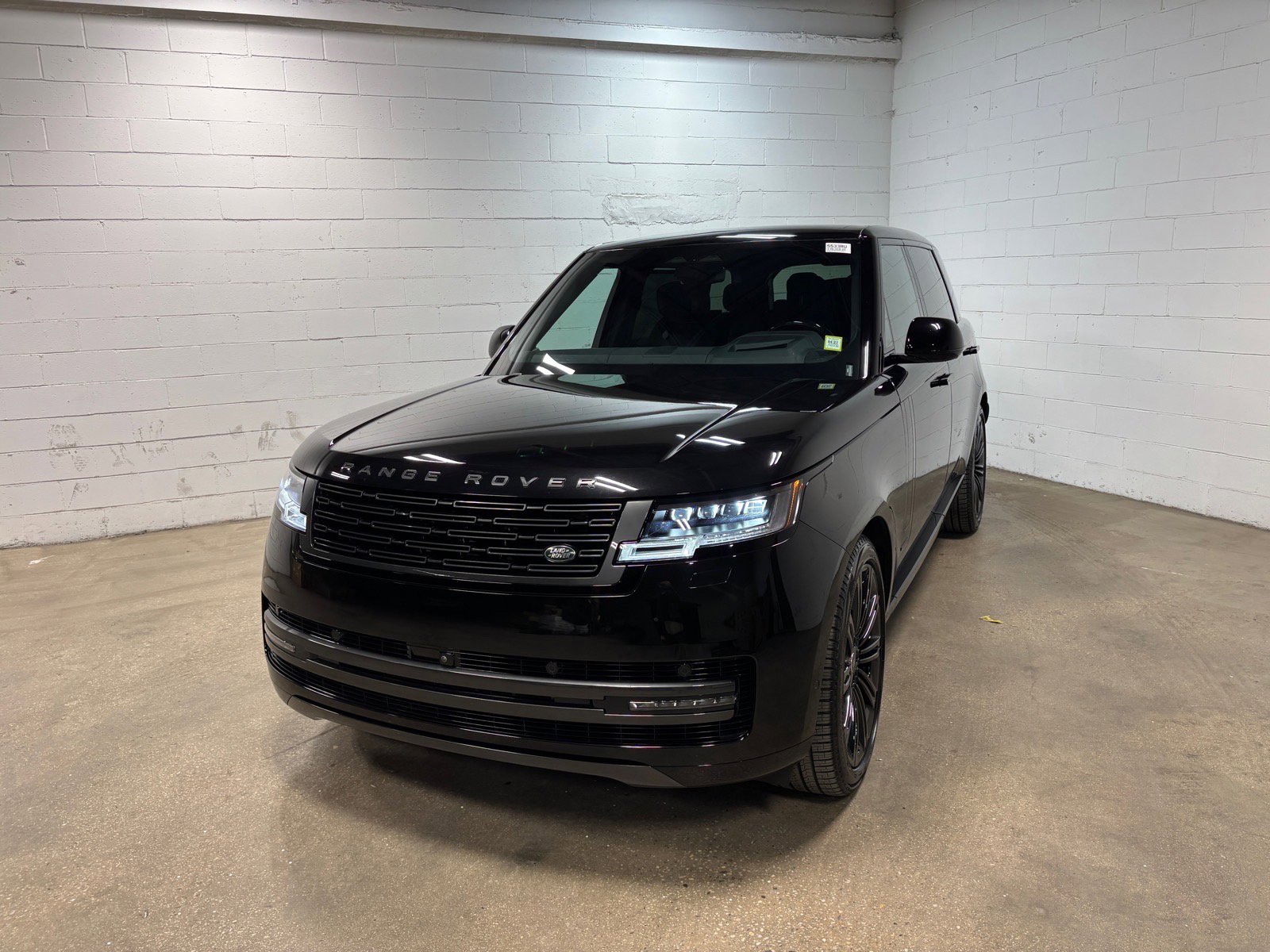 Used 2024 Land Rover Range Rover Long Wheelbase Autobiography AWD/4WD image 2